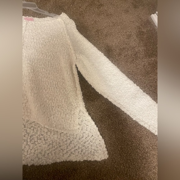 Women’s off the shoulder Sweater. Never Worn. Torn just needs sewn. - Picture 4 of 6